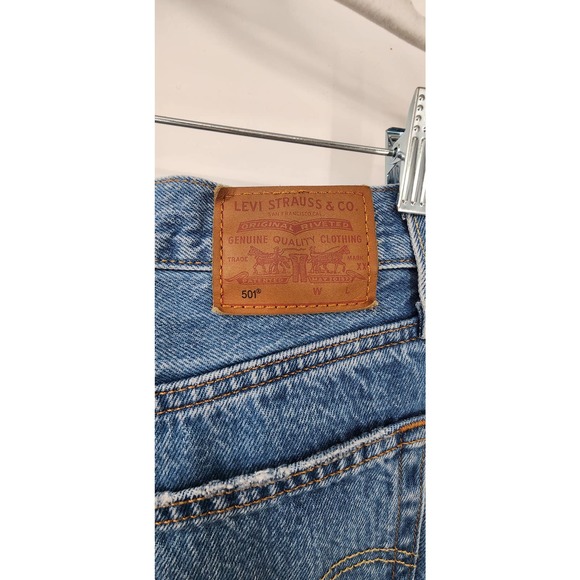 Women's‎ Levis 501 Straight Leg Medium Wash Jeans Distressed Size 27 Button Fly - Picture 10 of 11